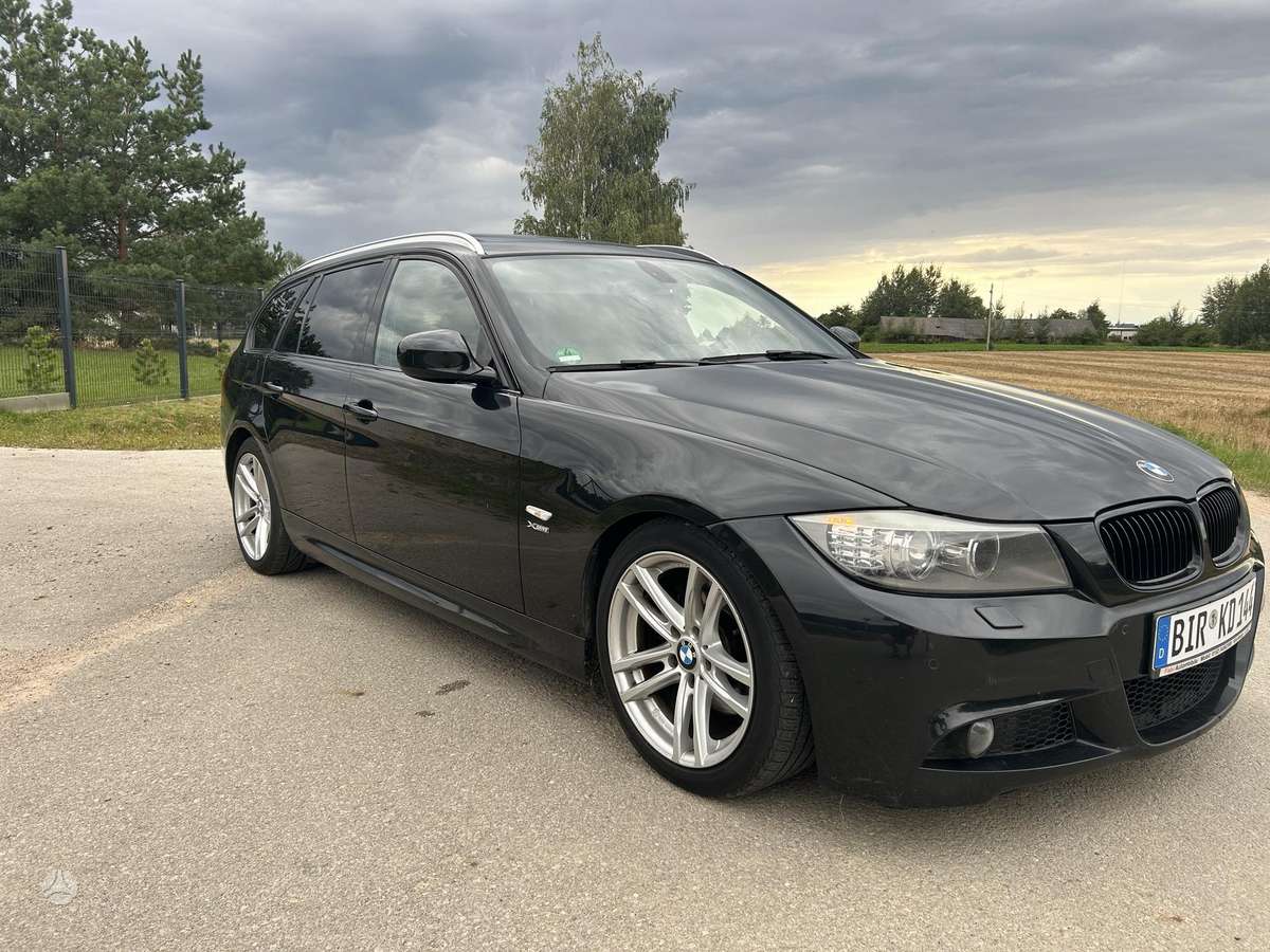 BMW 320 2012 — interior