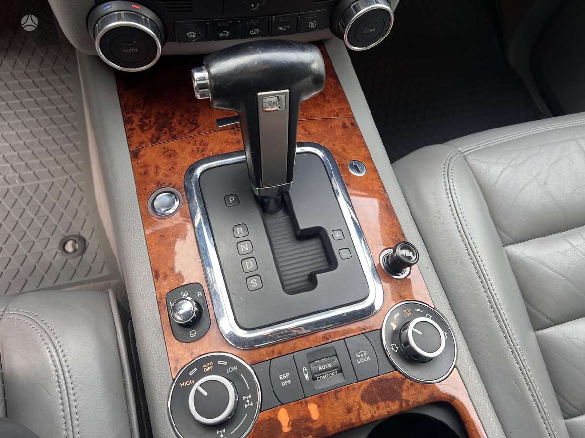 Volkswagen Touareg 2005 — photo 18