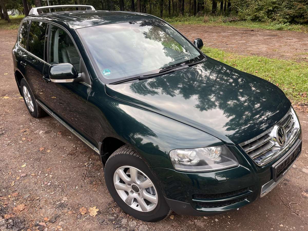 Volkswagen Touareg 2005 — rear view