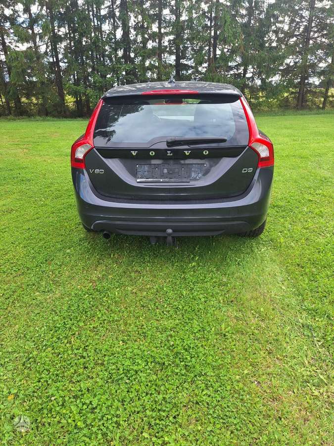 Volvo V60 2011 — interior
