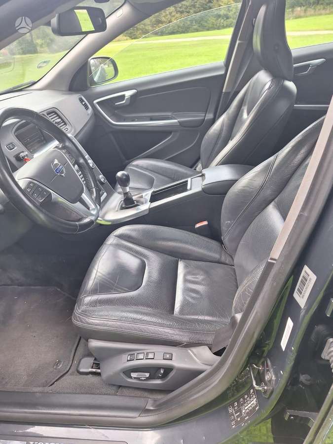 Volvo V60 2011 — photo 7
