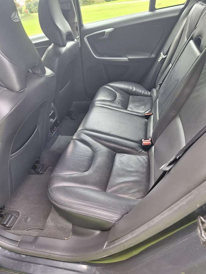 Volvo V60 2011 — photo 9