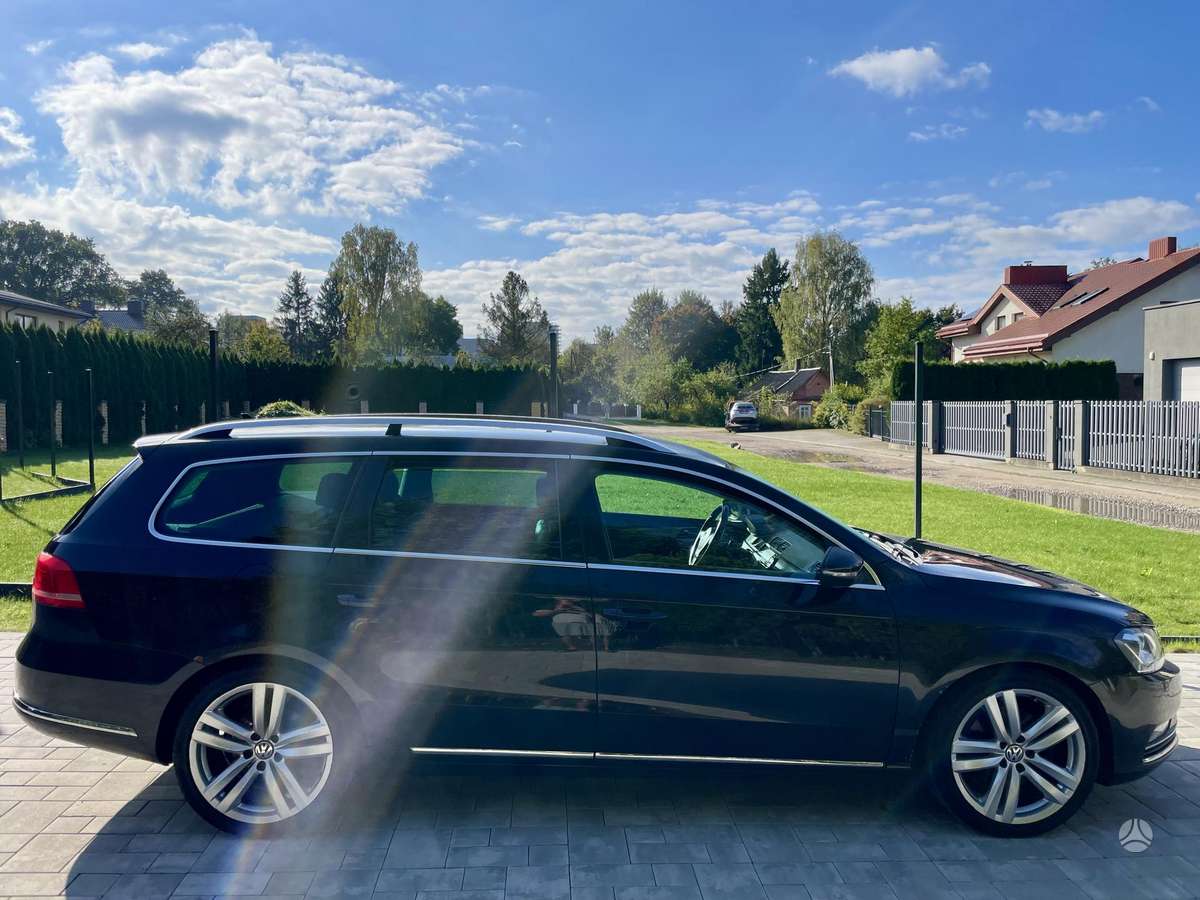 Volkswagen Passat 2011 — вигляд ззаду