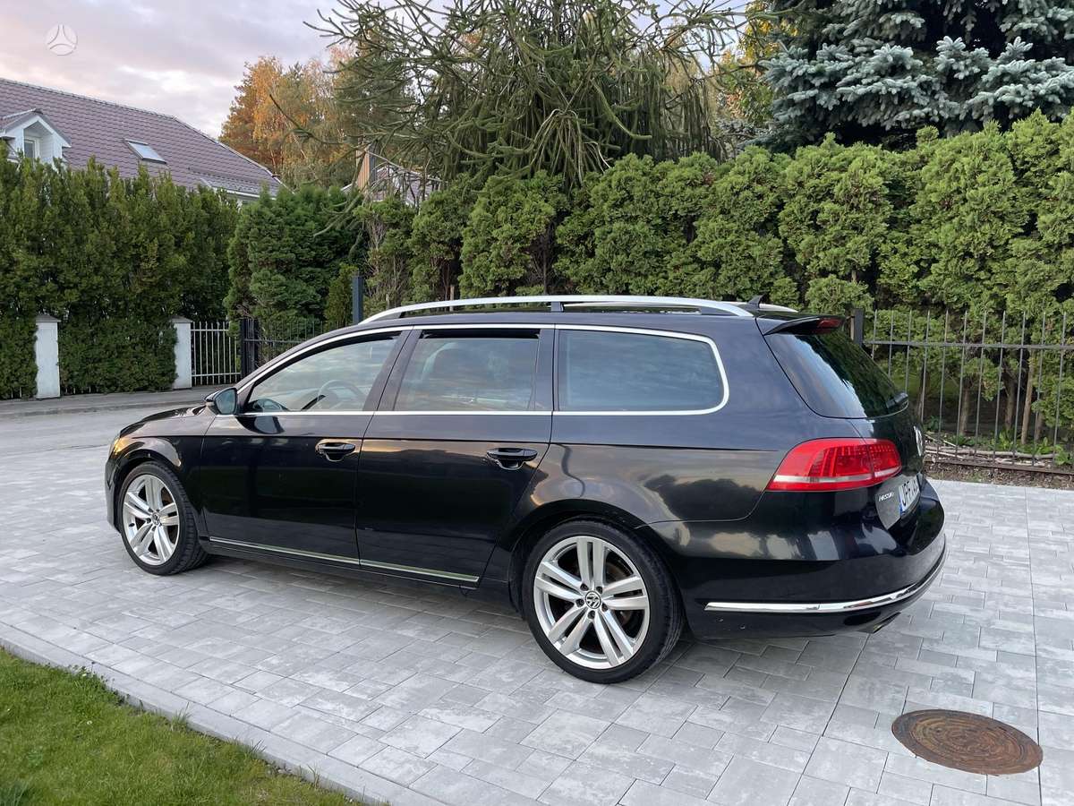 Volkswagen Passat 2011 — салон
