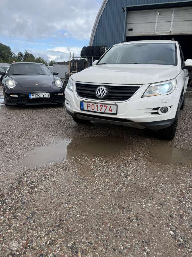 Volkswagen Tiguan 2010 — вигляд ззаду