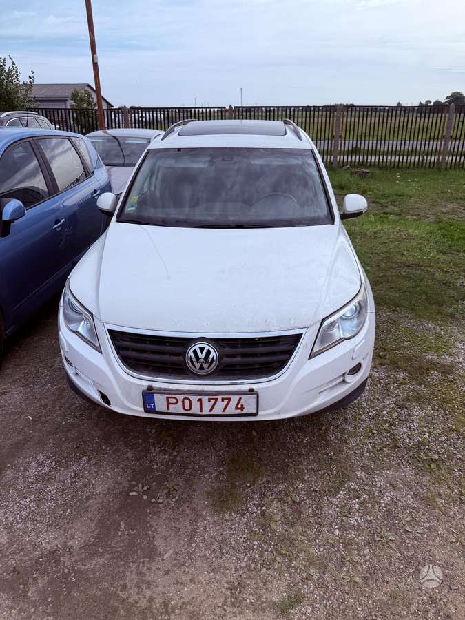 Volkswagen Tiguan 2010 — салон