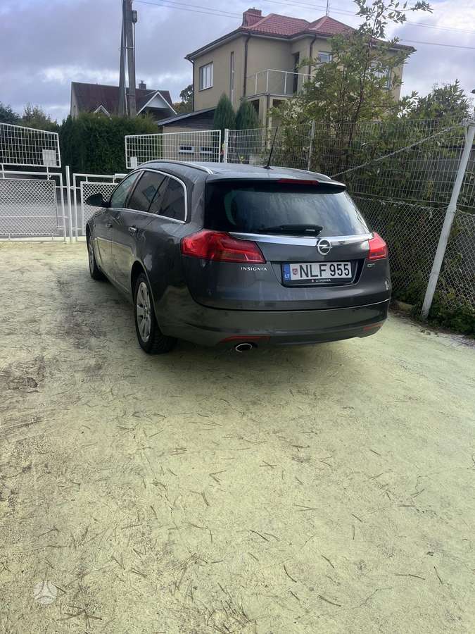 Opel Insignia 2010 — салон