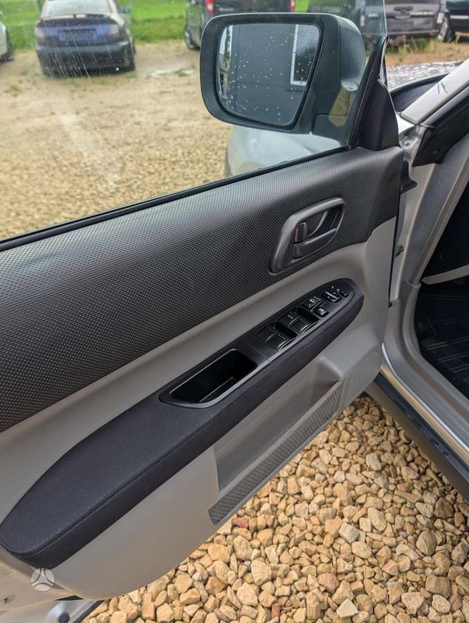 Subaru Forester 2006 — photo 17