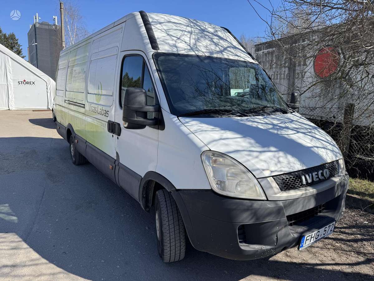 Iveco Daily 2009 — rear view