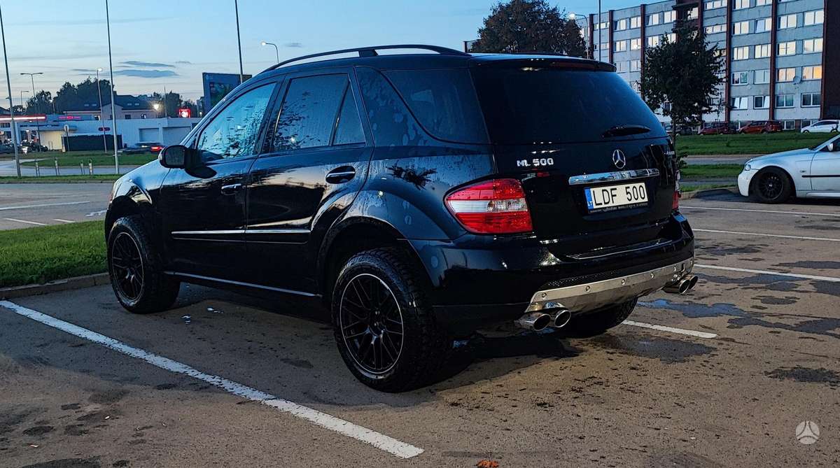 Mercedes-Benz ML500 2007 — rear view