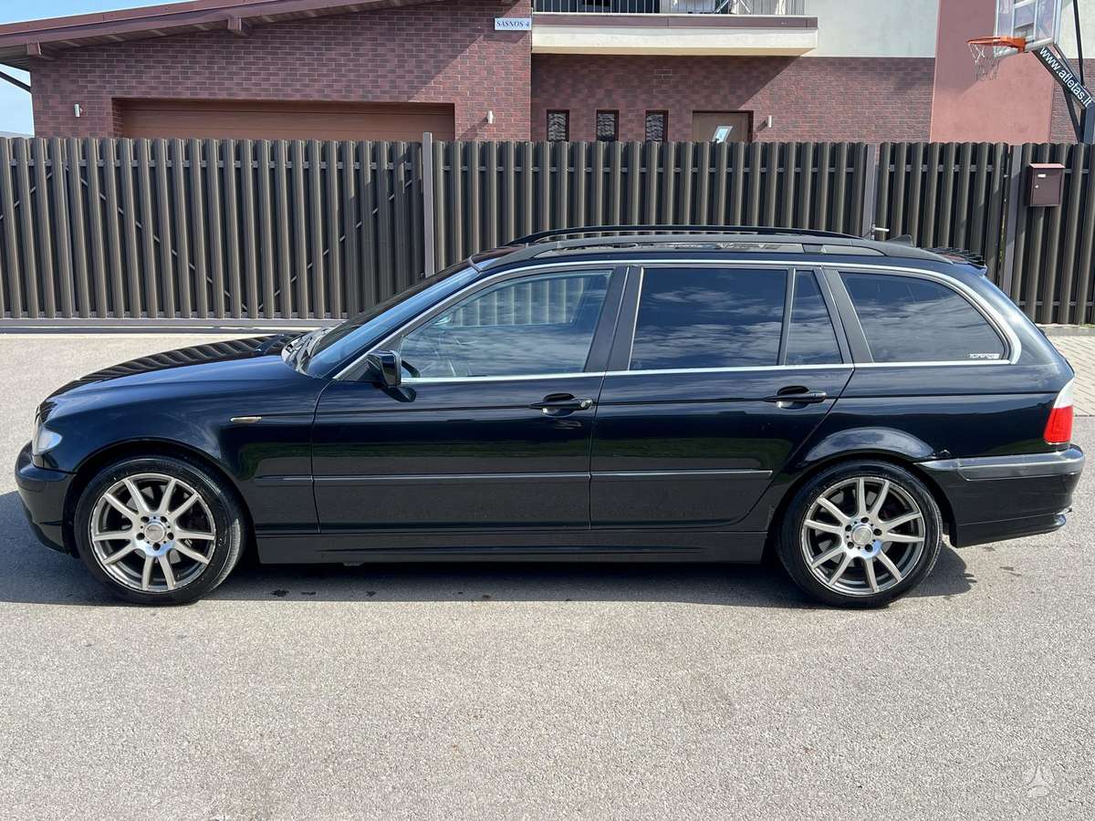 BMW 330 2005 — rear view