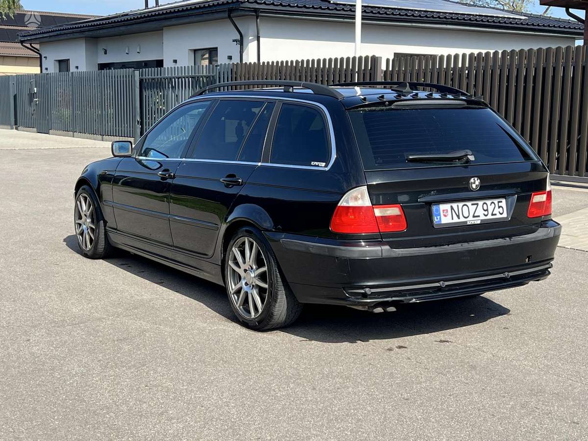 BMW 330 2005 — interior