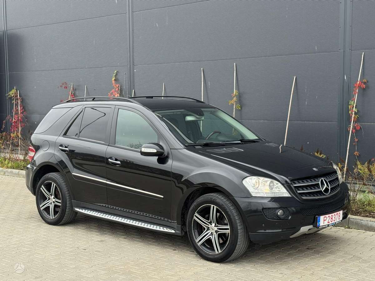Mercedes-Benz ML320 2006 — rear view