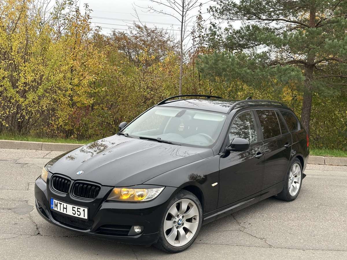 BMW 320 2007 — rear view