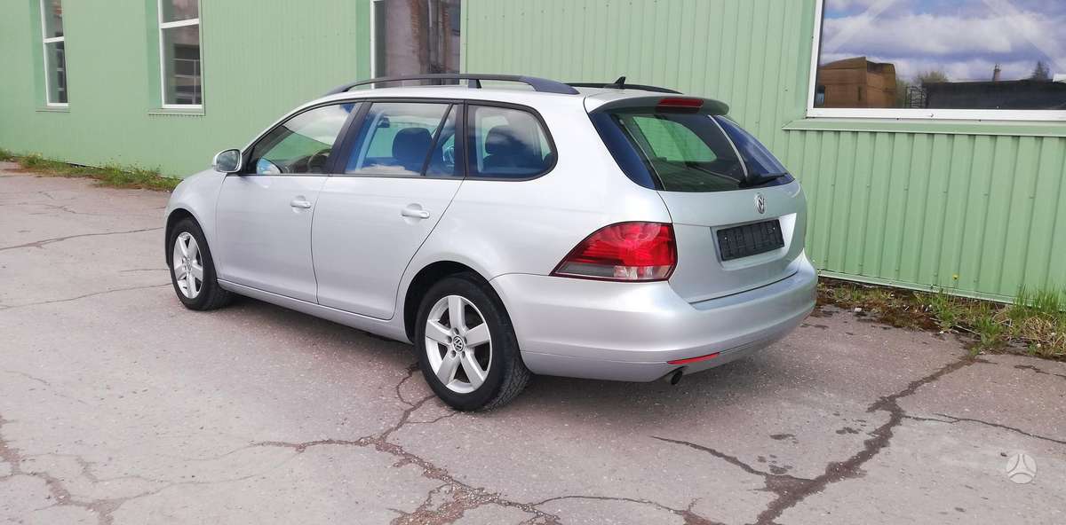 Volkswagen Golf 2009 — rear view