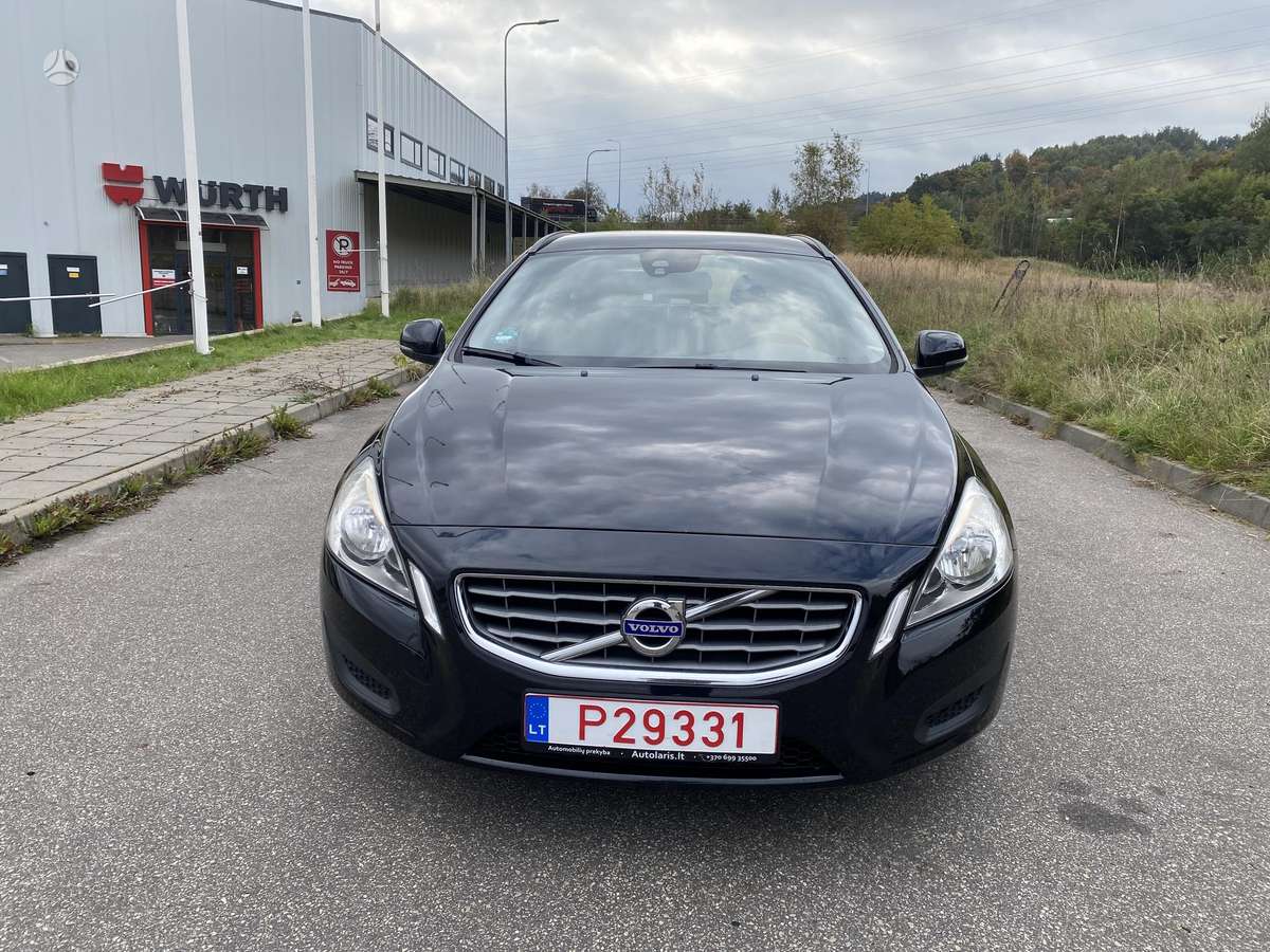 Volvo V60 2012 — салон