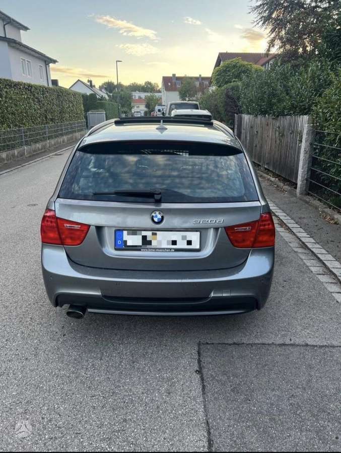 BMW 320 2010 — engine 1995 cm³, 184 HP (135kW)