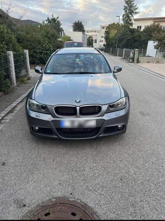 BMW 320 2010 — photo 5