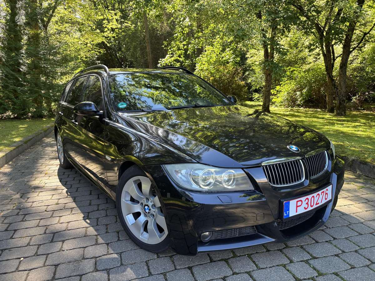 BMW 325 2006 — rear view