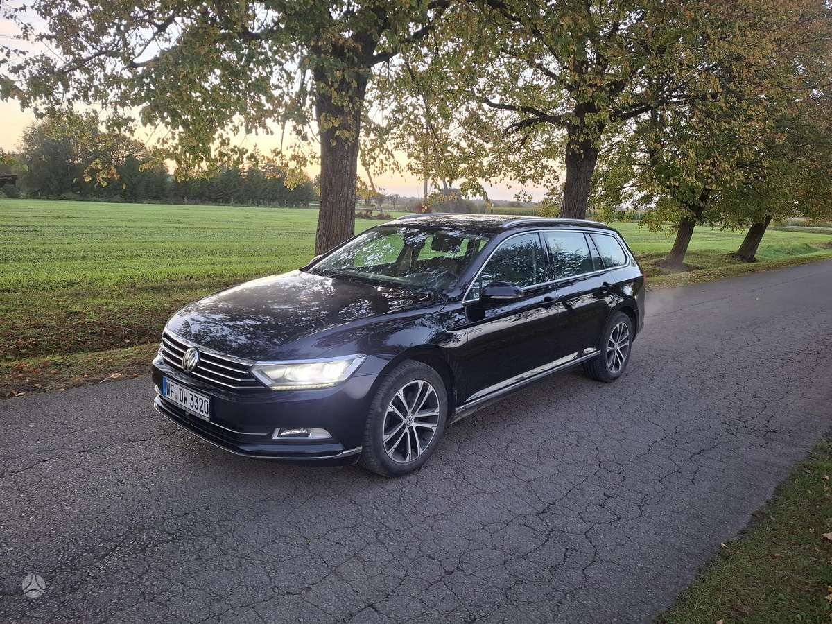 Volkswagen Passat 2015 — rear view
