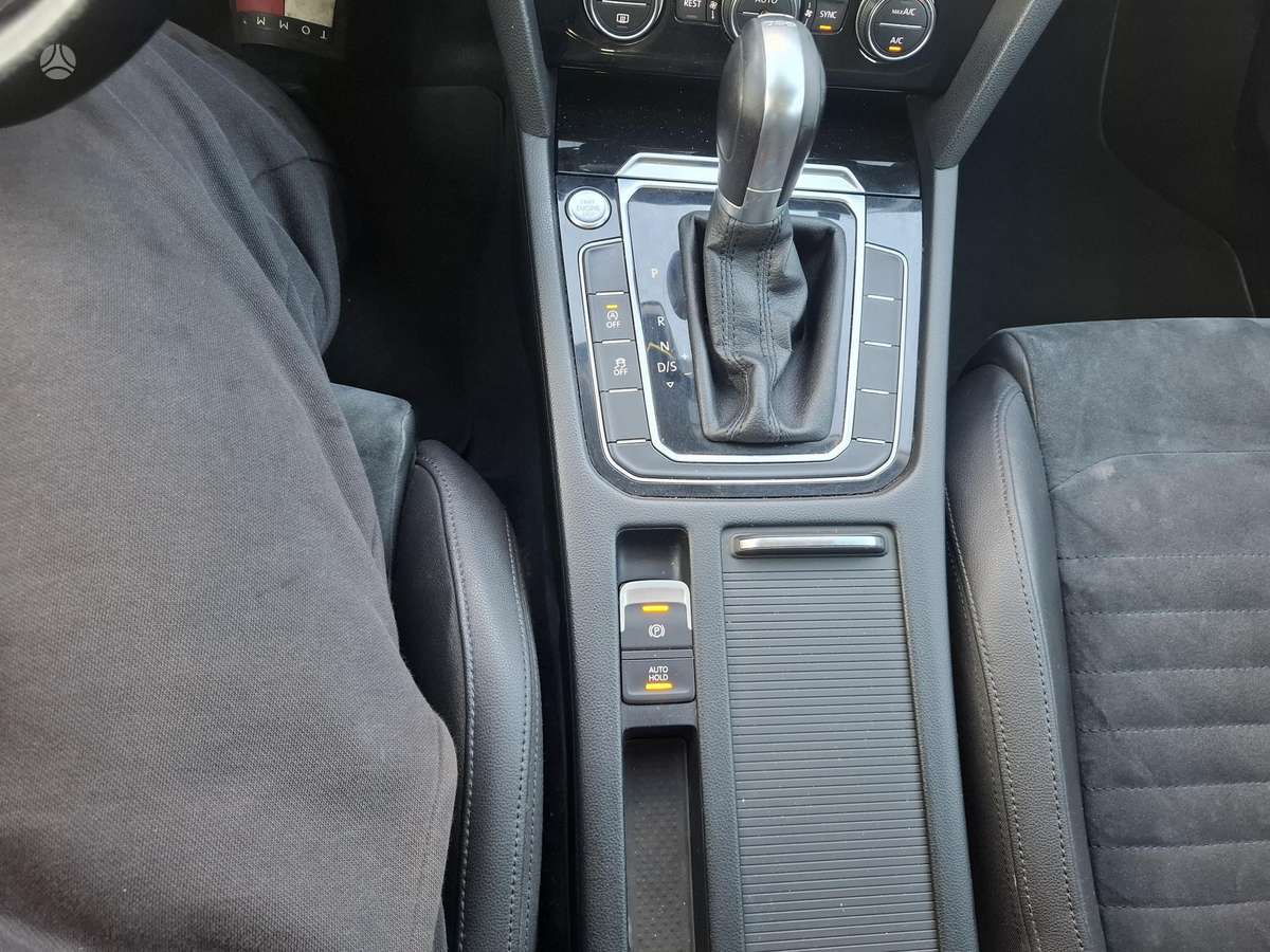 Volkswagen Passat 2015 — photo 21