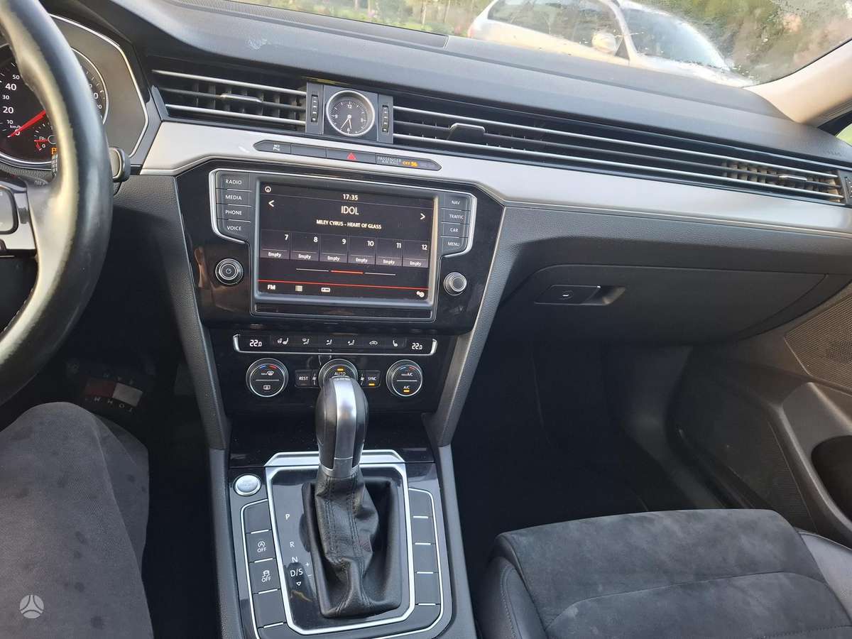 Volkswagen Passat 2015 — photo 26