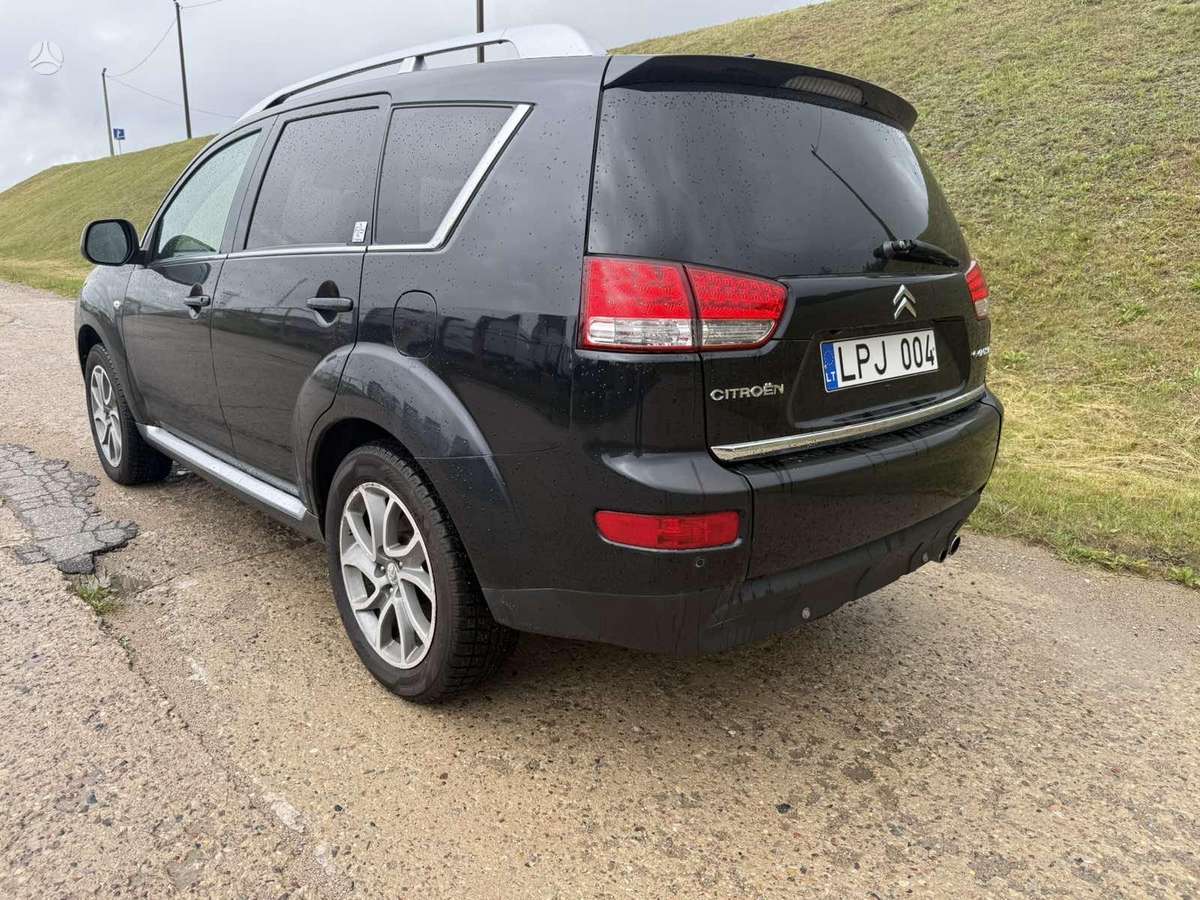 Citroen C-Crosser 2010 — салон