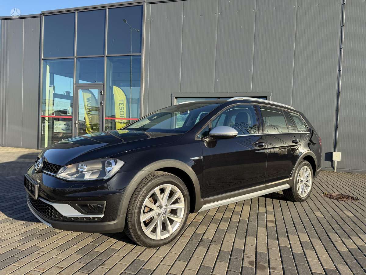 Volkswagen Golf 2015 — салон