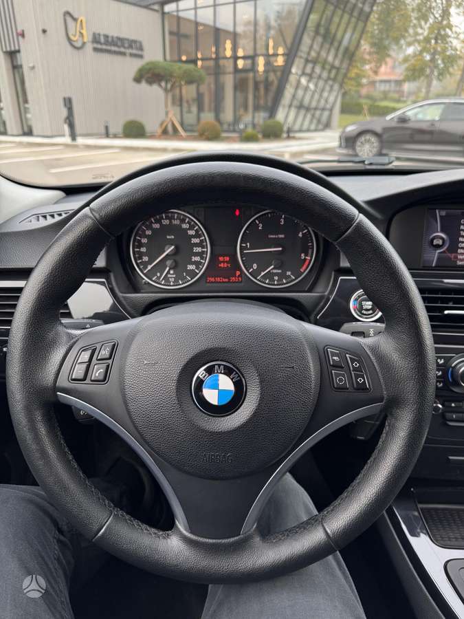 BMW 320 2011 — photo 15