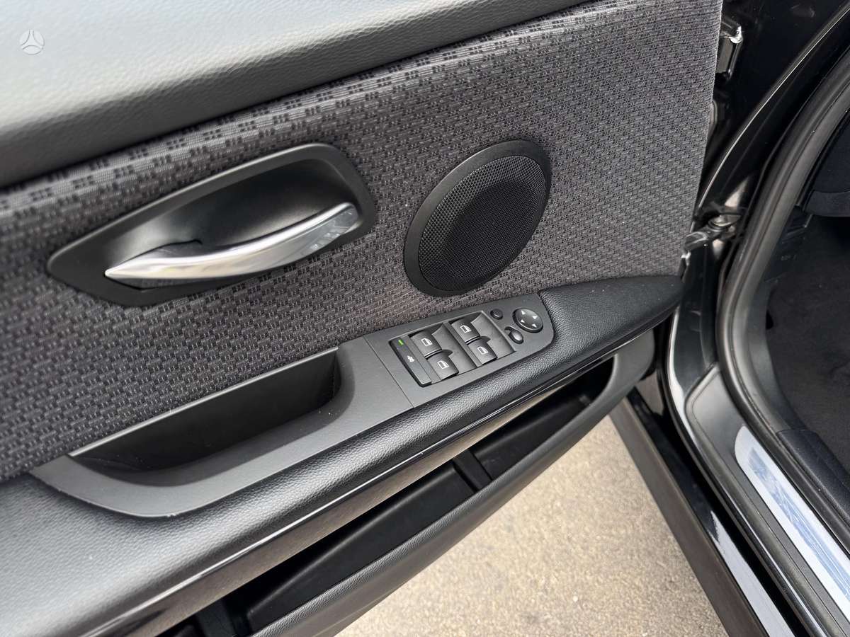 BMW 320 2011 — photo 16