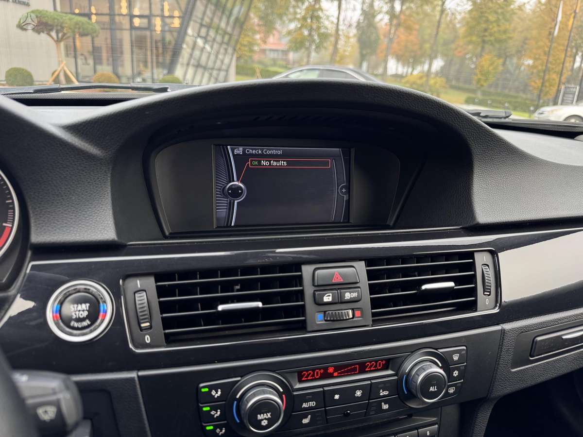 BMW 320 2011 — photo 18