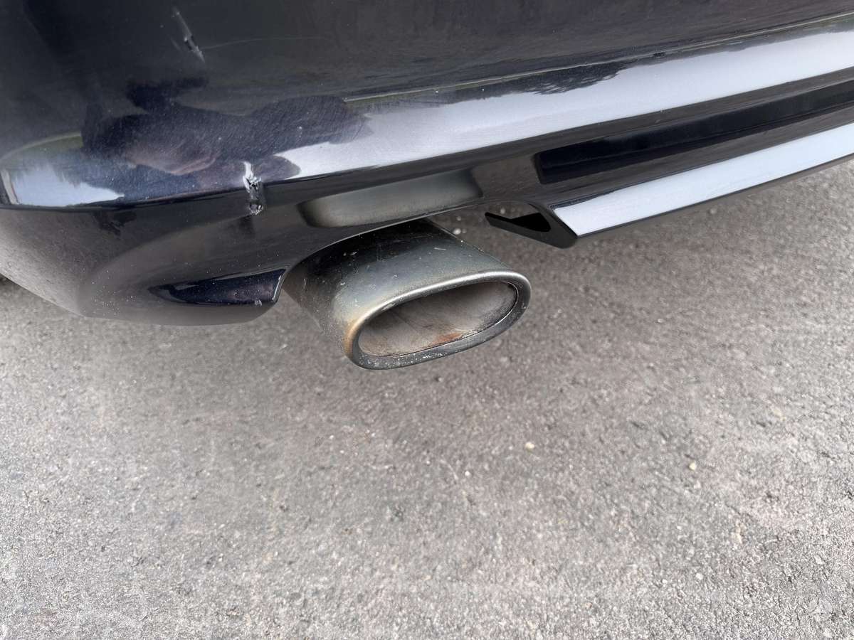 BMW 320 2011 — photo 21