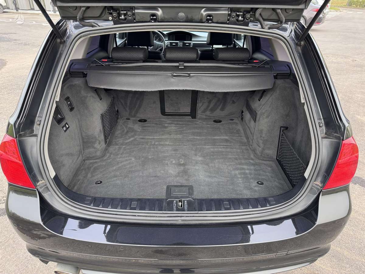 BMW 320 2011 — photo 22