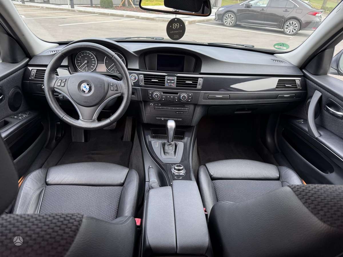BMW 320 2011 — photo 8