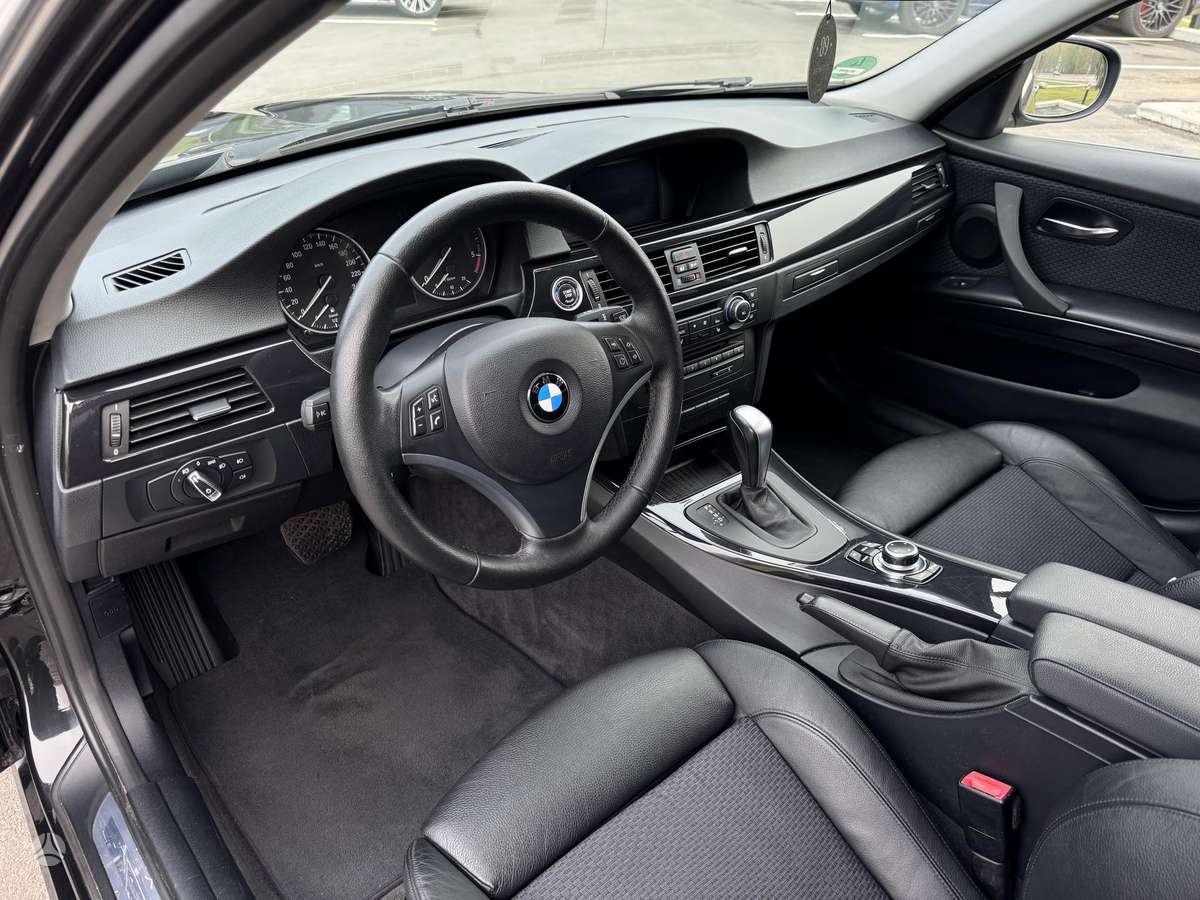 BMW 320 2011 — photo 9