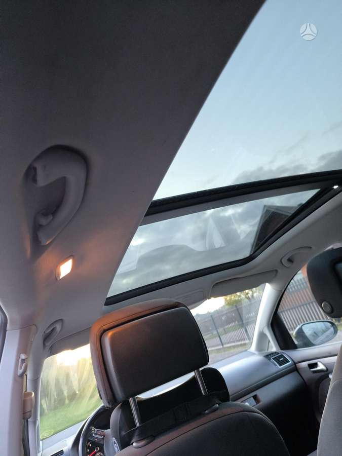 Volkswagen Touran 2013 — photo 10