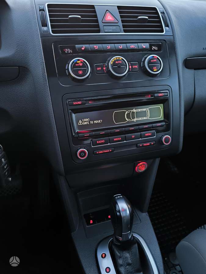 Volkswagen Touran 2013 — photo 13