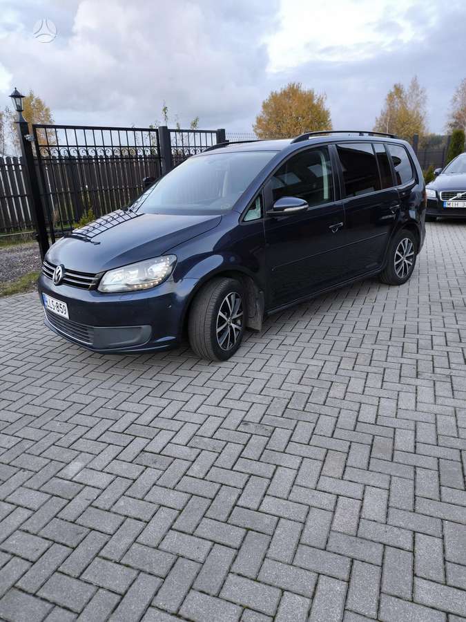 Volkswagen Touran 2013 — rear view