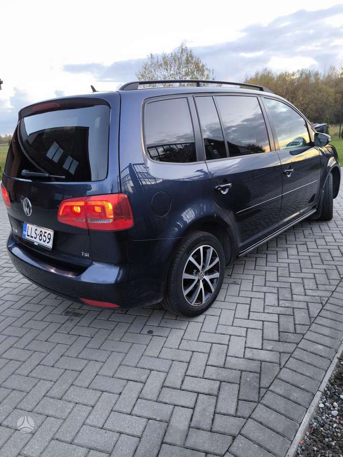 Volkswagen Touran 2013 — engine 1390 cm³, 140 HP (103kW)