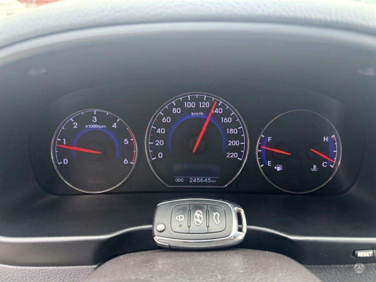 Hyundai Santa 2011 — photo 13