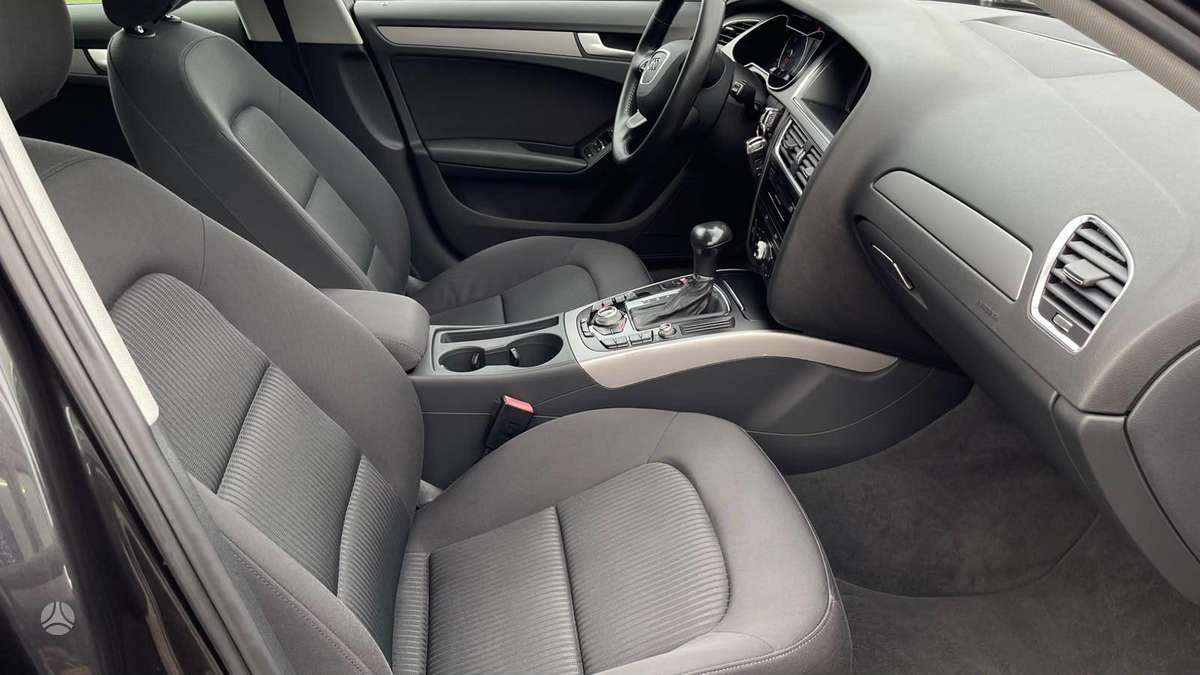Audi A4 2013 — photo 16