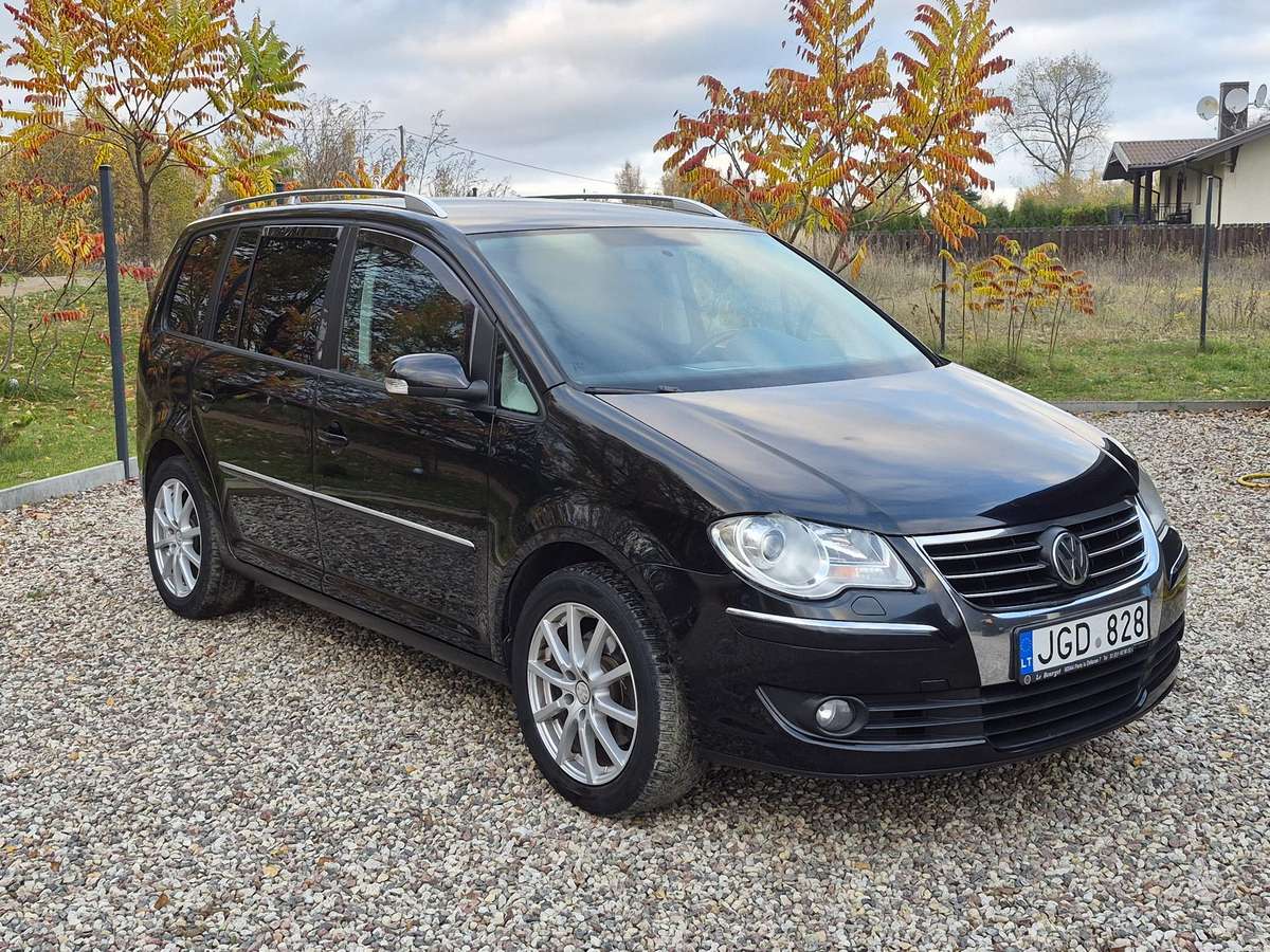 Volkswagen Touran 2007 — вигляд ззаду