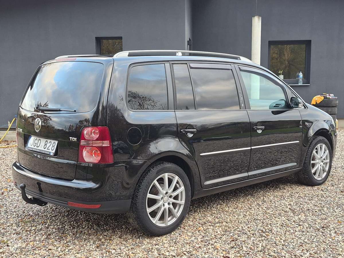 Volkswagen Touran 2007 — салон