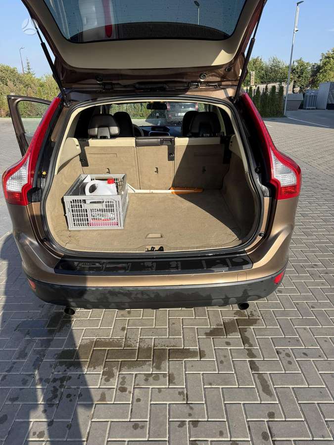 Volvo XC60 2011 — photo 10