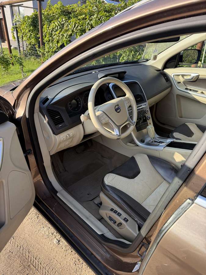 Volvo XC60 2011 — photo 11