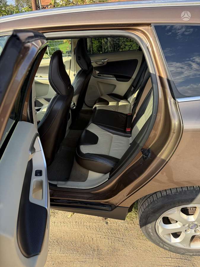 Volvo XC60 2011 — photo 12