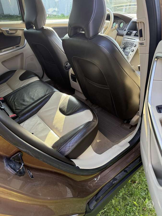 Volvo XC60 2011 — photo 13