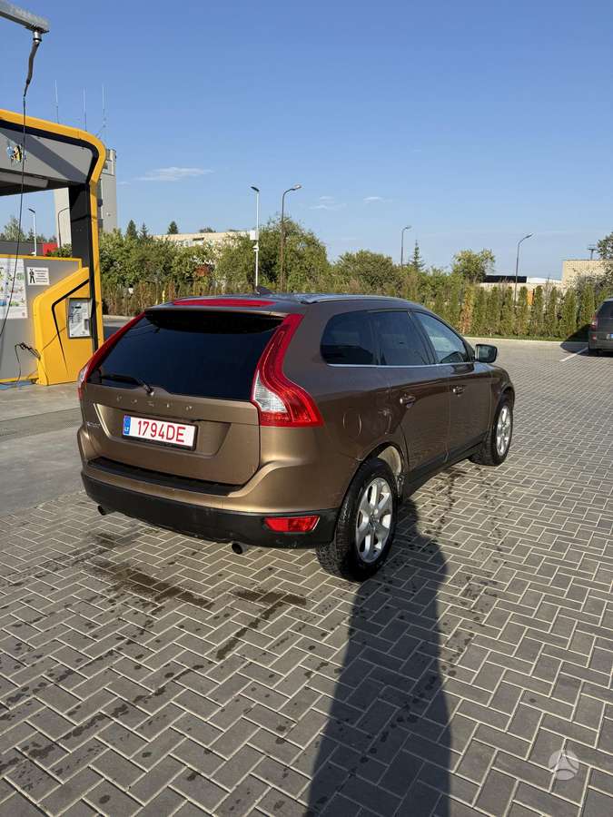Volvo XC60 2011 — interior