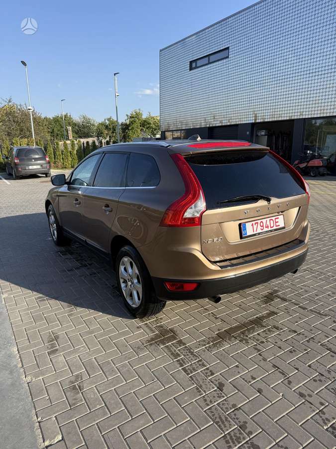 Volvo XC60 2011 — engine 3192 cm³, 243 HP (179kW)