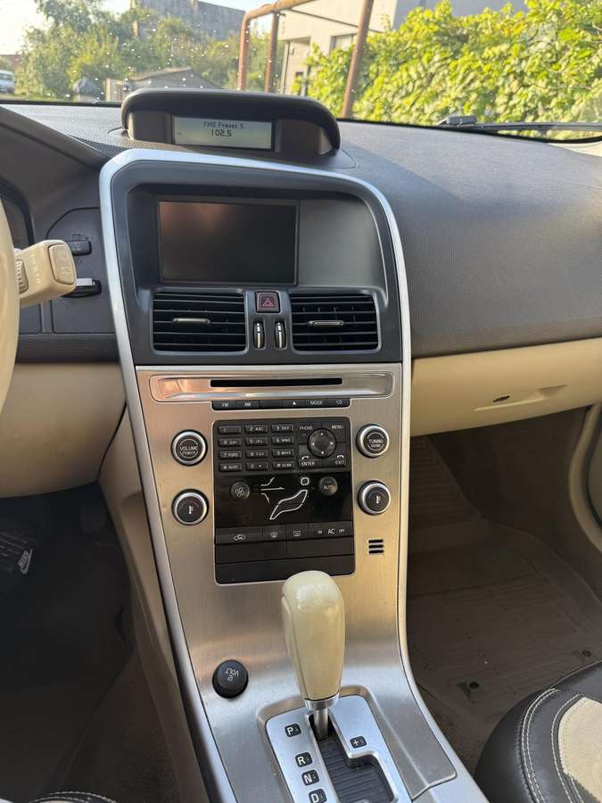 Volvo XC60 2011 — photo 8